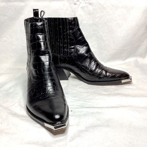 Dolce Vita Cuban Heel Ankle Boot size 9.5